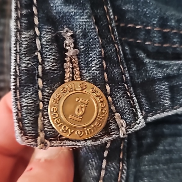 Lei jeans size 15 plus size blue pretty designs on pockets wear as capris flare - Picture 5 of 8